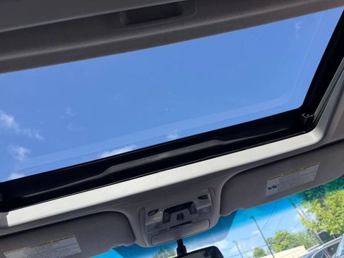 Used 2011 Toyota Sienna XLE w/ Entertainment Pkg FWD image 15