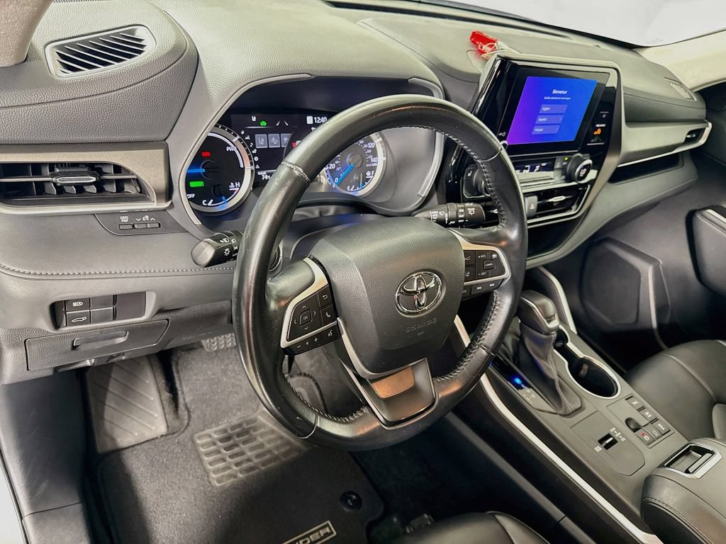 Certified 2023 Toyota Highlander XLE AWD/4WD image 10