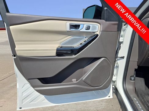 Used 2021 Ford Explorer Platinum w/ Equipment Group 601A AWD/4WD image 25