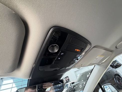 Used 2023 Kia Carnival LX image 17