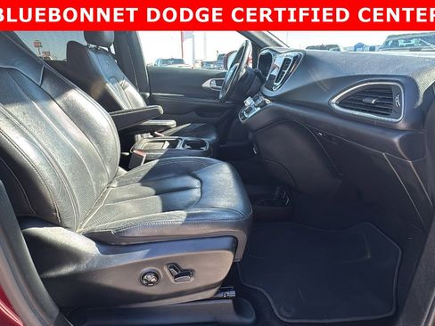 Used 2018 Chrysler Pacifica Touring-L w/ Premium Audio Group image 25