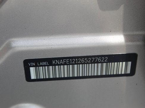 Used 2006 Kia Spectra EX image 18