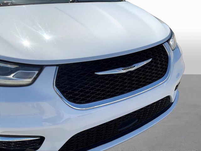 Used 2024 Chrysler Pacifica Touring-L FWD image 34