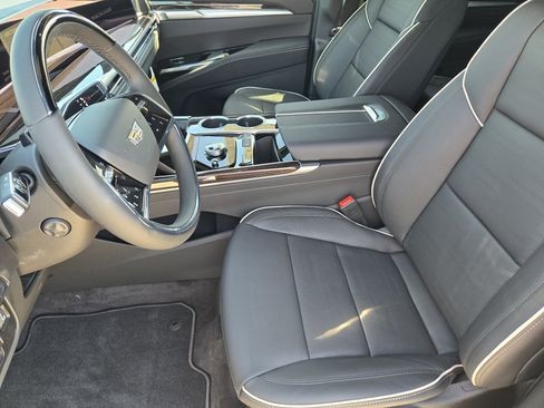 New 2026 Cadillac Escalade Luxury w/ Touring Package image 9