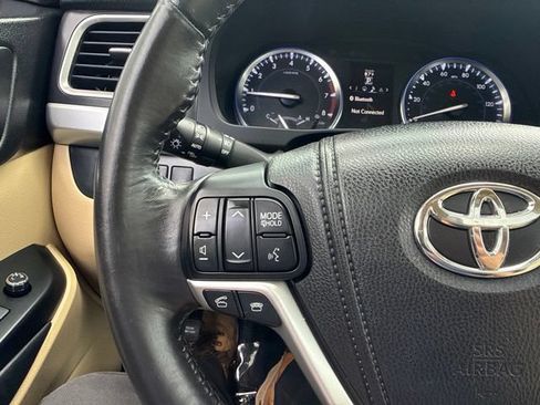 Used 2014 Toyota Highlander XLE AWD/4WD image 18