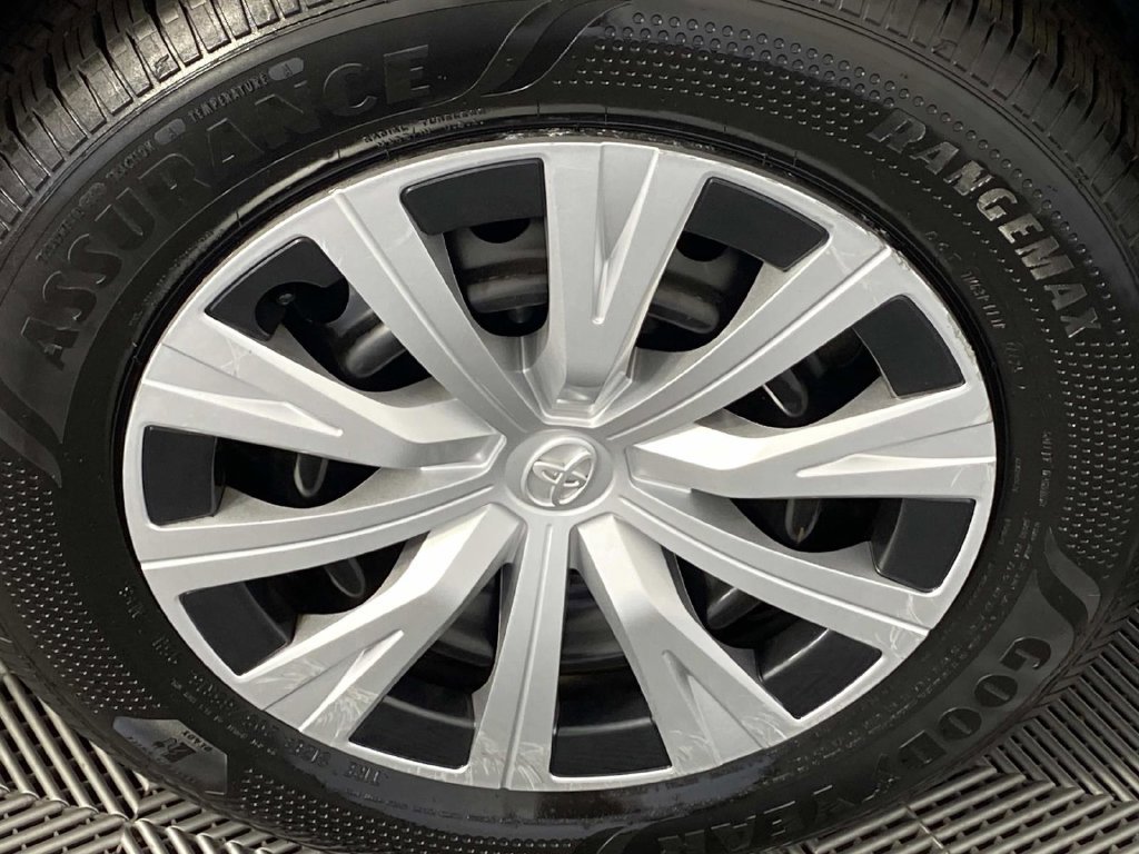 Used 2020 Toyota Camry LE w/ Sunroof Package FWD image 31