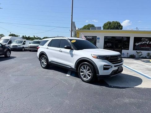 Used 2020 Ford Explorer XLT w/ Equipment Group 202A AWD/4WD image 2