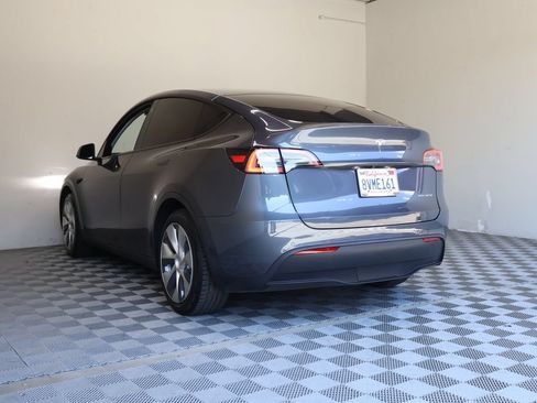 Used 2021 Tesla Model Y Long Range AWD/4WD image 12
