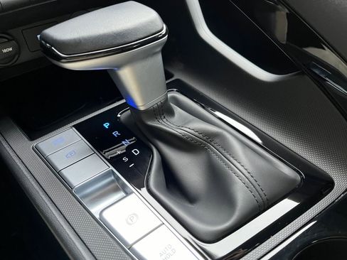 Used 2025 Hyundai Elantra SEL image 42