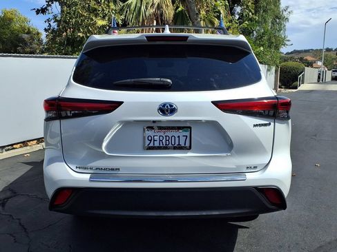 Used 2023 Toyota Highlander XLE w/ Protection Package #3 (TMS) AWD/4WD image 6