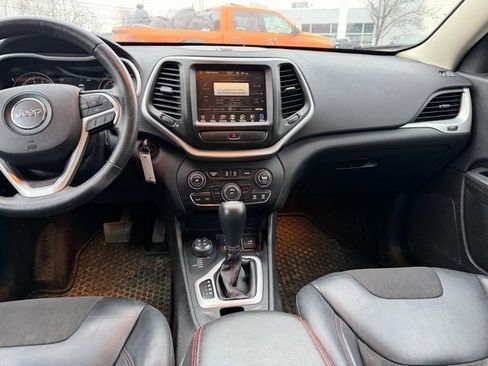 Used 2017 Jeep Cherokee Trailhawk w/ Cold Weather Group image 17