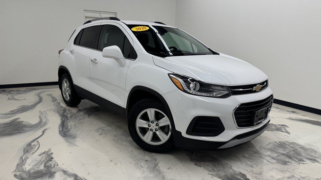 Used 2020 Chevrolet Trax LT w/ LT Convenience Package FWD image 2