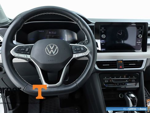 Used 2025 Volkswagen Taos SE w/ Panoramic Sunroof Package image 20