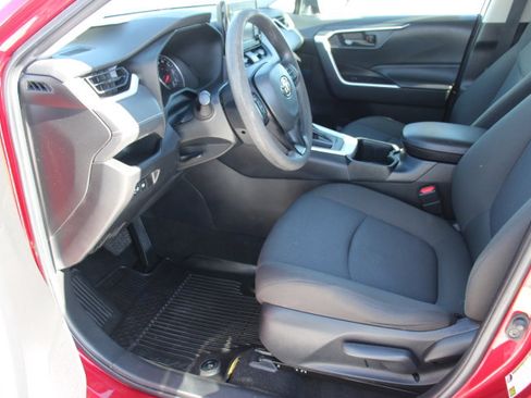 Certified 2022 Toyota RAV4 LE FWD image 9
