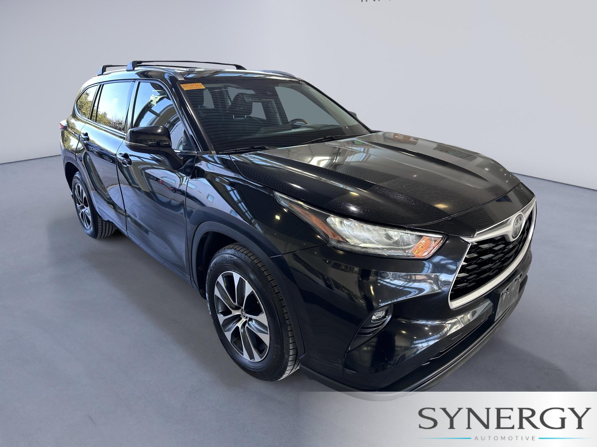 Used 2020 Toyota Highlander XLE FWD image 3