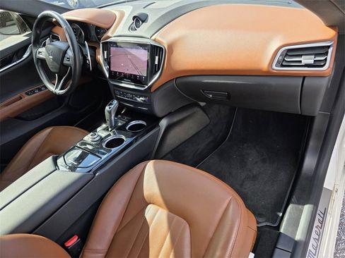 Used 2022 Maserati Ghibli Modena image 32