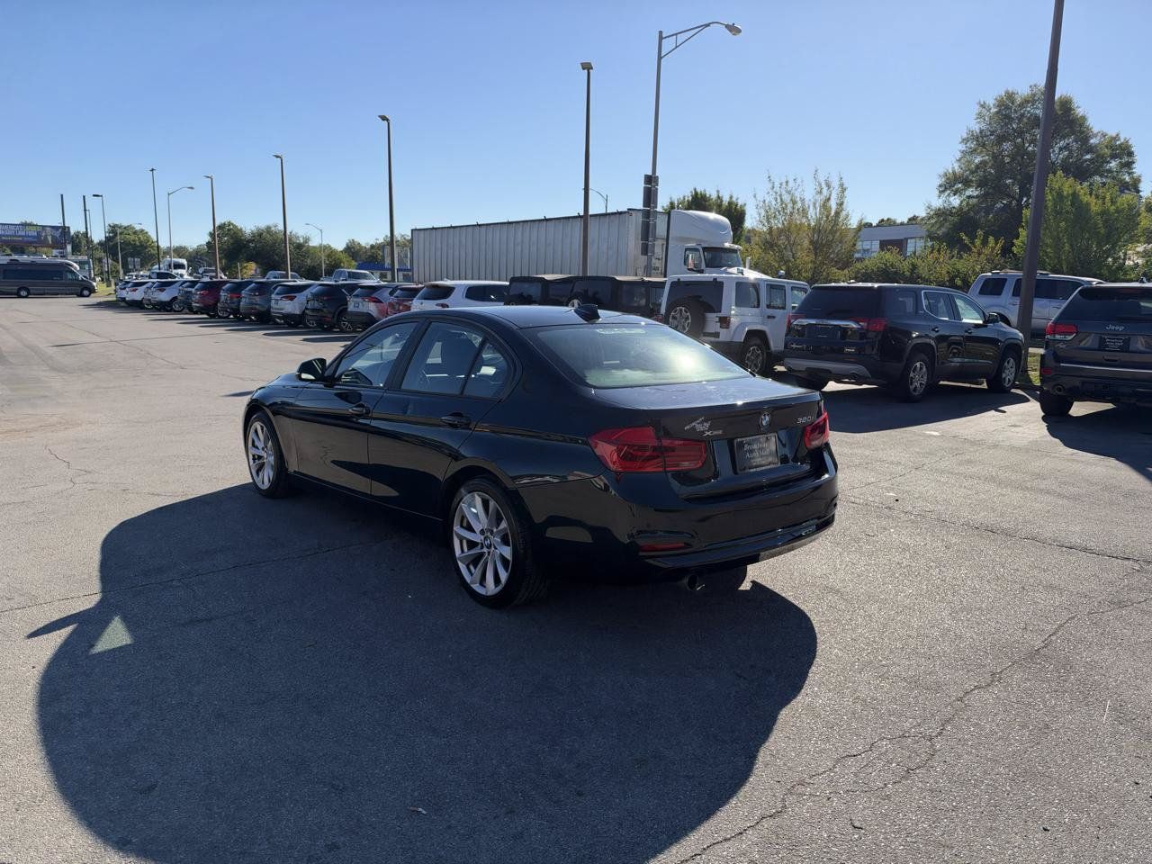 Used 2018 BMW 320i xDrive Sedan AWD/4WD image 5
