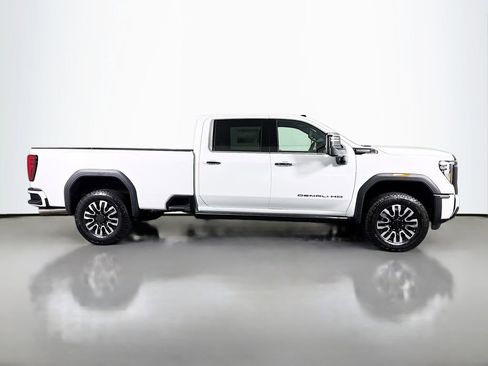 New 2025 GMC Sierra 3500 Denali Ultimate image 8