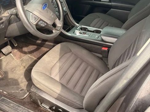 Used 2017 Ford Fusion SE image 8