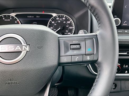 Used 2025 Nissan Rogue SV w/ SV Premium Package image 25