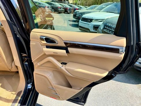 Used 2016 Porsche Cayenne GTS AWD/4WD image 33