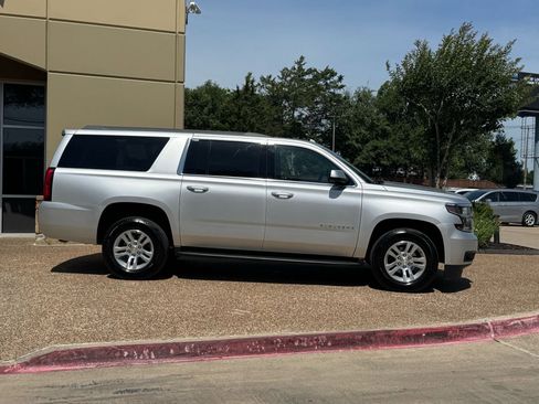 Used 2019 Chevrolet Suburban LS RWD image 7