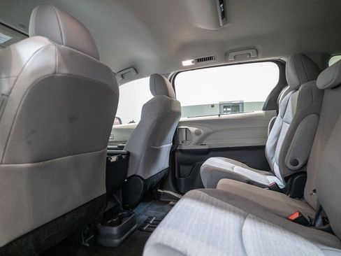 Used 2024 Toyota Sienna LE image 28