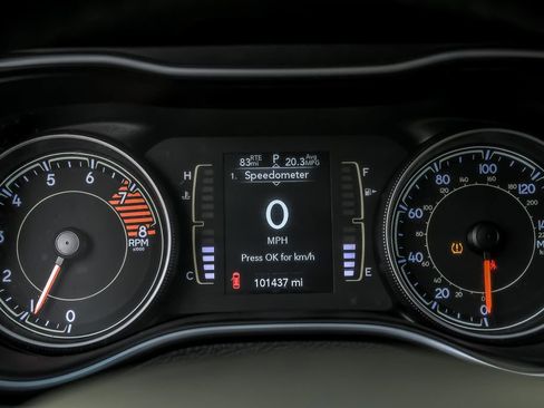 Used 2020 Jeep Cherokee Latitude w/ Quick Order Package 26F North AWD/4WD image 21