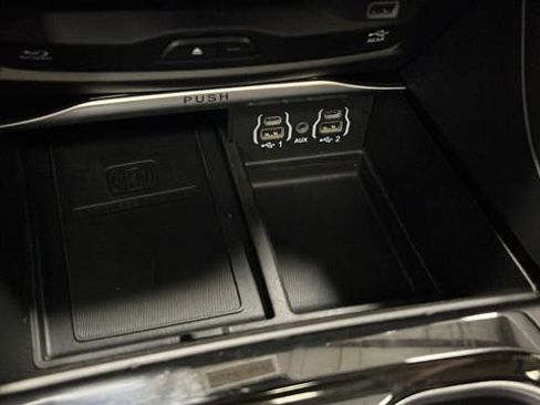 Used 2023 Chrysler Pacifica Pinnacle FWD image 29