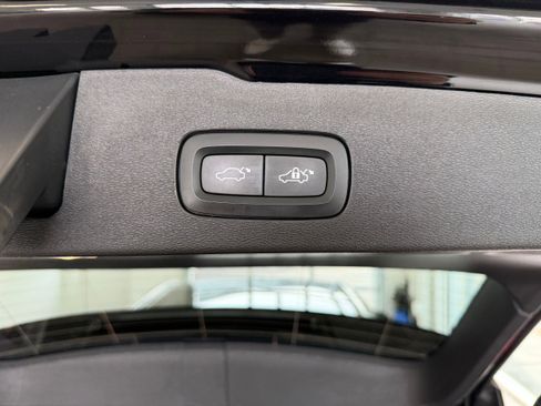 Used 2024 Volvo V60 B5 Cross Country Plus w/ Protection Package Premier image 27