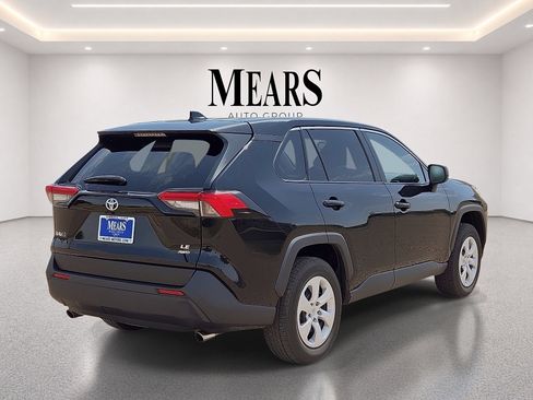 Used 2025 Toyota RAV4 LE AWD/4WD image 5