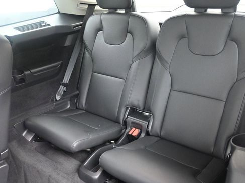 Used 2021 Volvo XC90 T6 Momentum w/ Protection Package Premier image 15