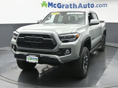 Used 2022 Toyota Tacoma TRD Off-Road AWD/4WD image 15