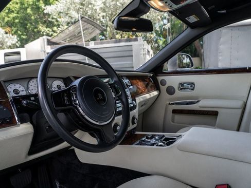 Used 2013 Rolls-Royce Ghost RWD image 15
