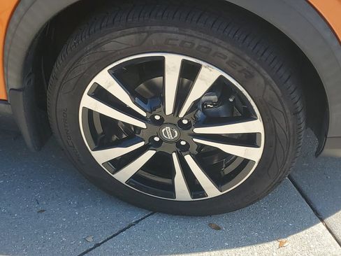 Used 2019 Nissan Kicks SR w/ Exterior Electronics Package FWD image 9