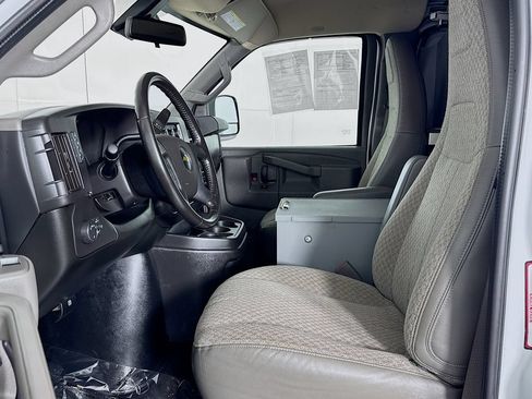 Used 2021 Chevrolet Express 3500 w/ Driver Convenience Package RWD image 9