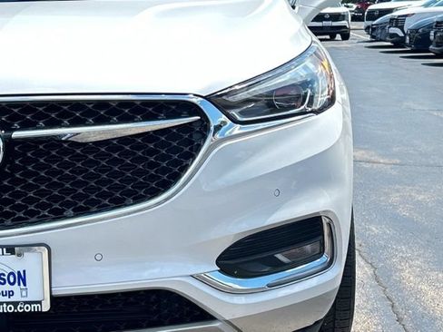 Used 2018 Buick Enclave Avenir AWD/4WD image 18