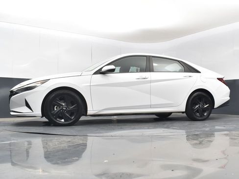 Used 2023 Hyundai Elantra SEL image 38