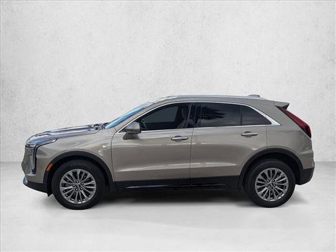 Used 2025 Cadillac XT4 Premium Luxury image 9