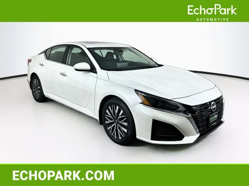 Used 2023 Nissan Altima 2.5 SV w/ SV Premium Package FWD image 1