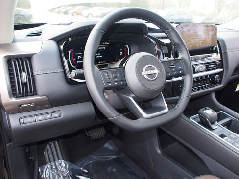 New 2025 Nissan Pathfinder Platinum image 16