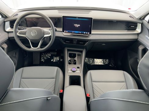 New 2026 Volkswagen Tiguan SE image 17