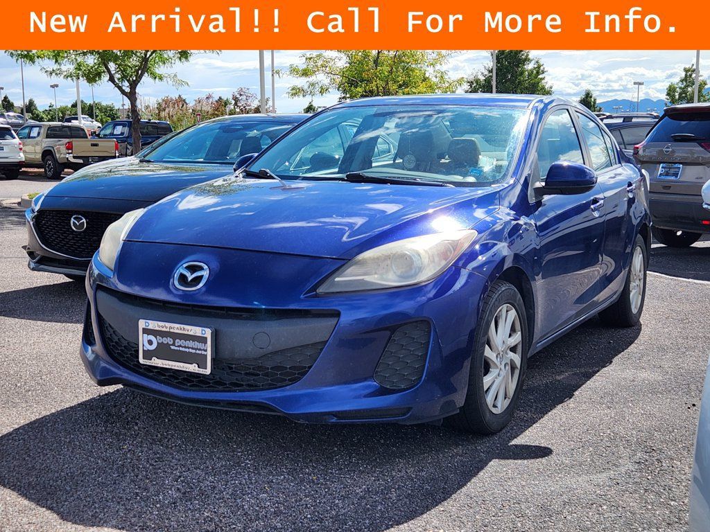 Used 2012 MAZDA MAZDA3 i Grand Touring w/ Tech Pkg FWD image 4