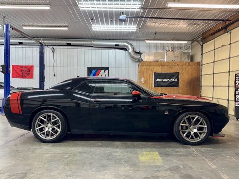 Used 2016 Dodge Challenger R/T Scat Pack w/ Leather Interior Group image 12