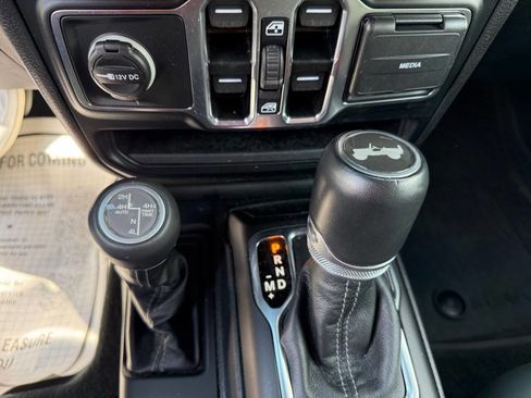 Used 2024 Jeep Wrangler High Altitude image 30