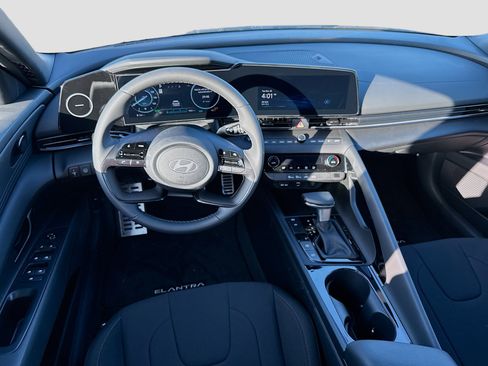 New 2025 Hyundai Elantra SEL image 15