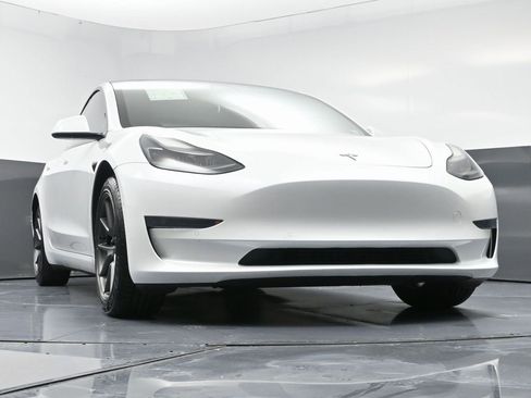 Used 2021 Tesla Model 3 Standard Range Plus image 55