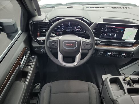 Used 2025 GMC Sierra 2500 SLE w/ Preferred Package AWD/4WD image 9