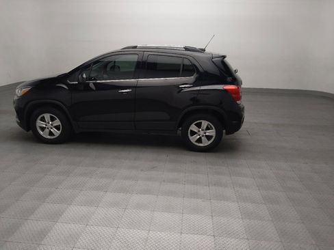 Used 2020 Chevrolet Trax LT w/ Driver Confidence Package FWD image 3
