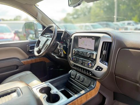 Used 2016 GMC Sierra 2500 SLT w/ Duramax Plus Package AWD/4WD image 29